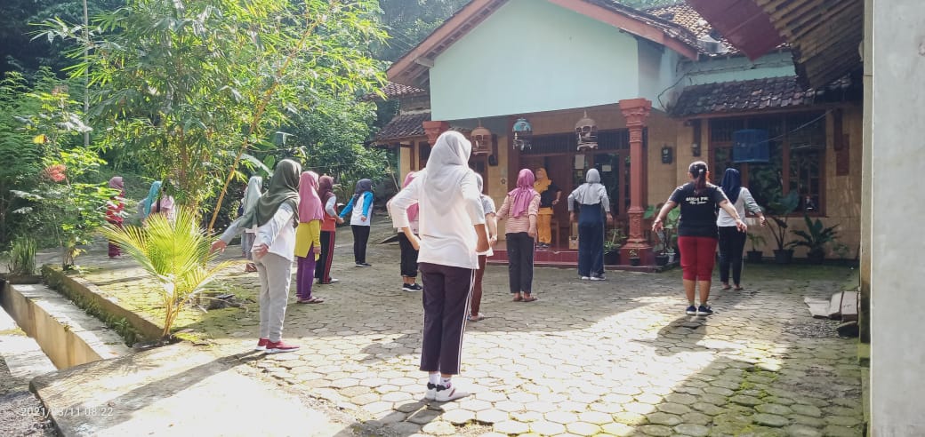 Senam Rutin ala Warga Rt 104 Padukuhan Sindon